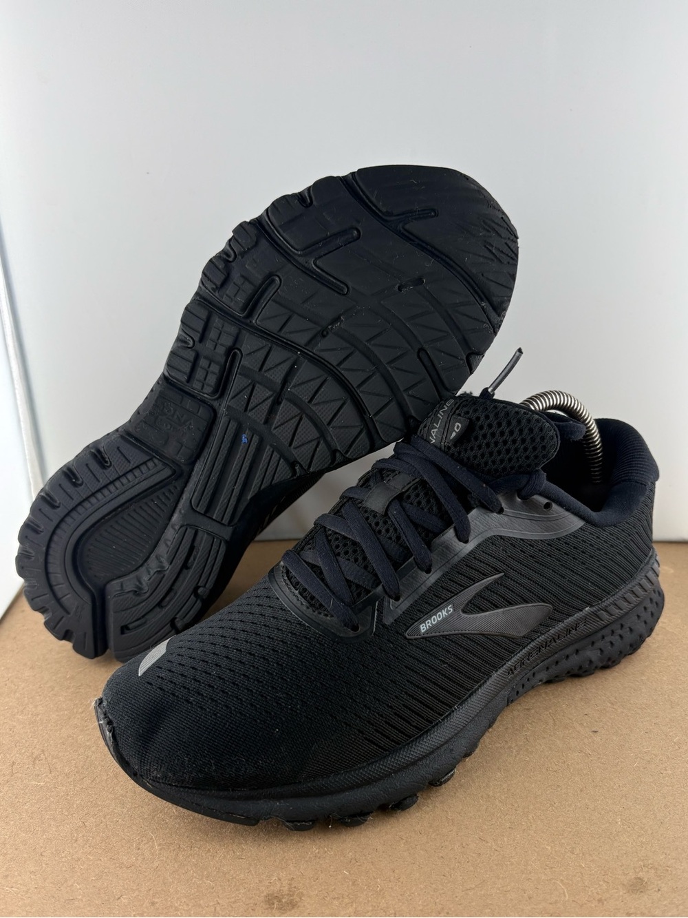 Brooks Adrenaline GTS 20 Womens Size 8.5 Triple Black Running 1202961B040